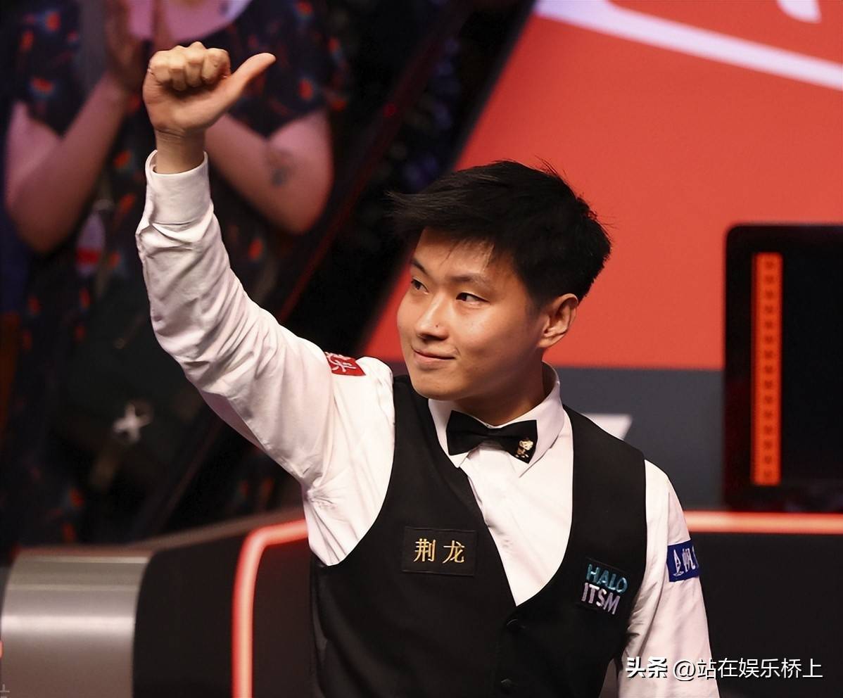 双方在中场 双方在中场